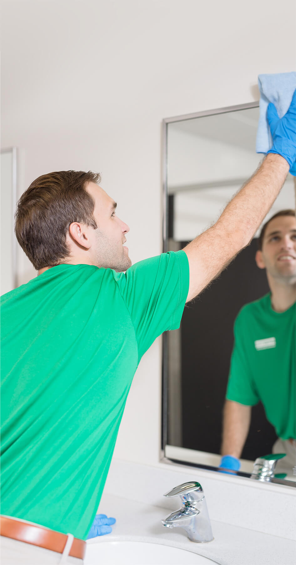 commercial cleaning of bathroom mirror frame