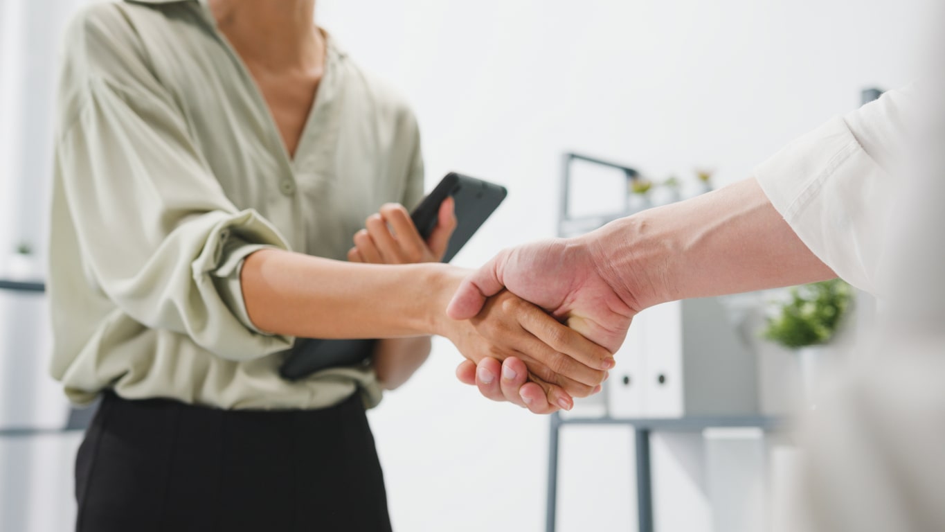 business owner shaking hand with commercial cleaner rep in agreement